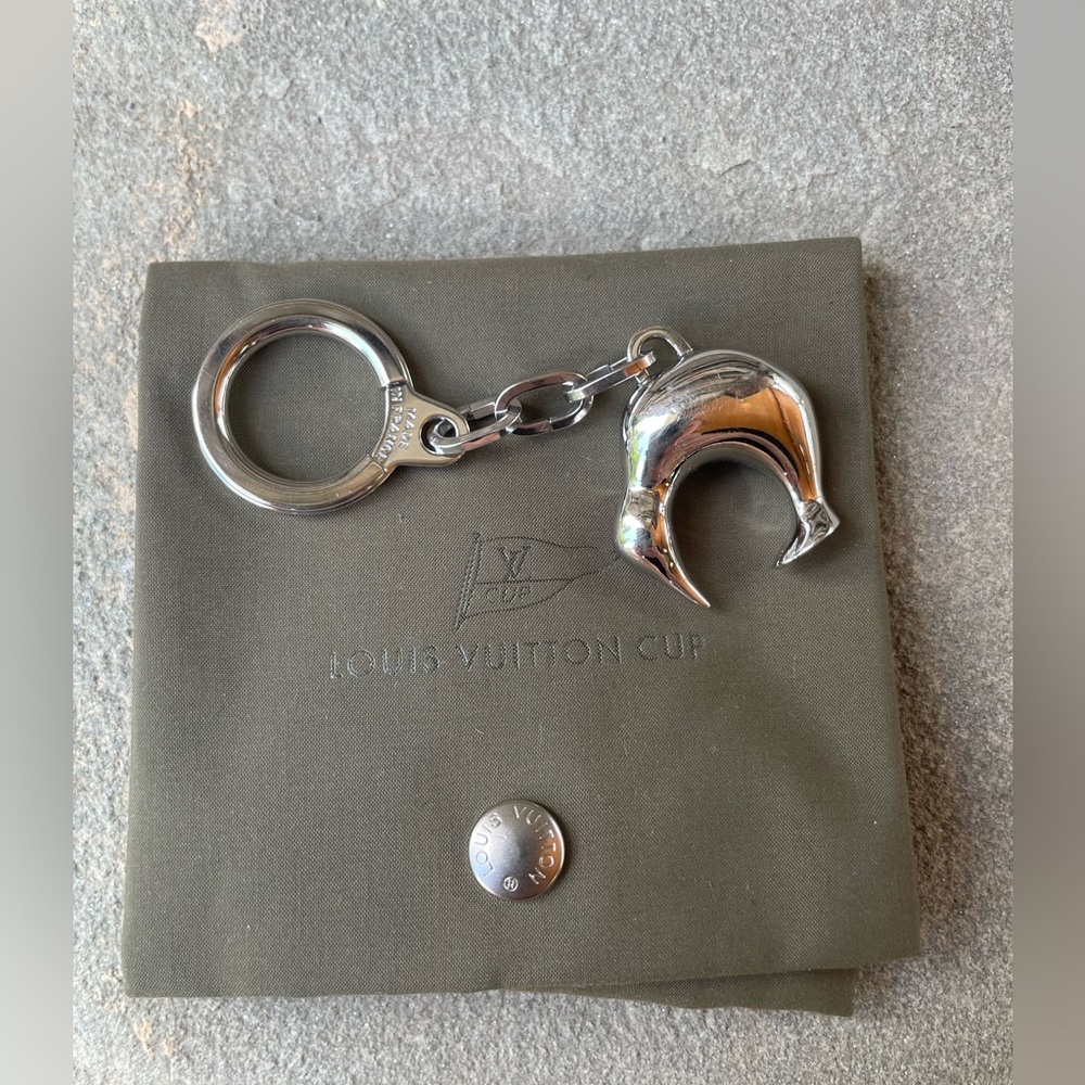 Rare 2003 Louis Vuitton Cup Silver Kiwi Keychain & Pouch - Picture 5 of 6